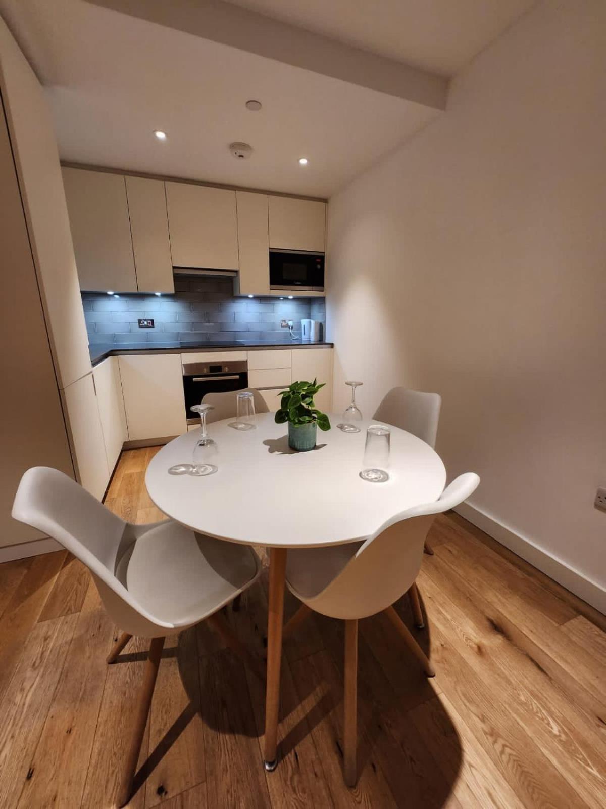 Kaf Luxury Apartment Лондон Екстериор снимка
