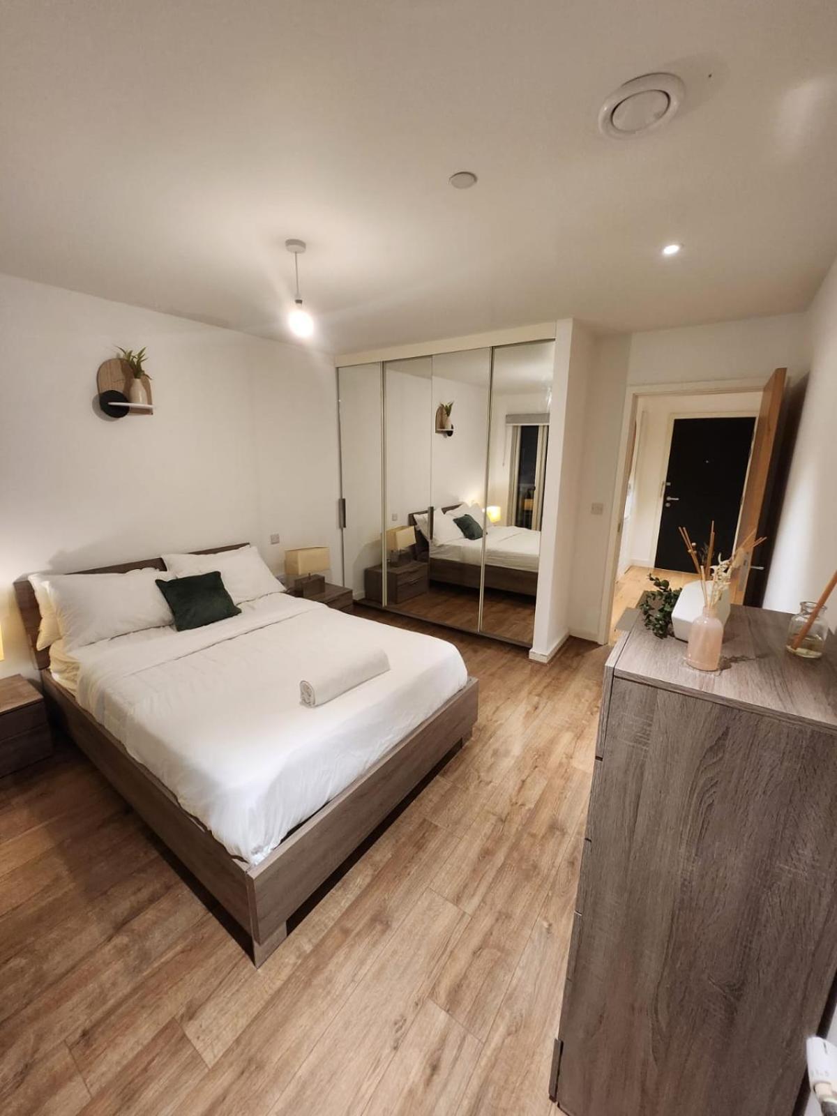 Kaf Luxury Apartment Лондон Екстериор снимка